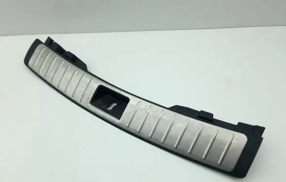 Trunk/boot sill cover protection