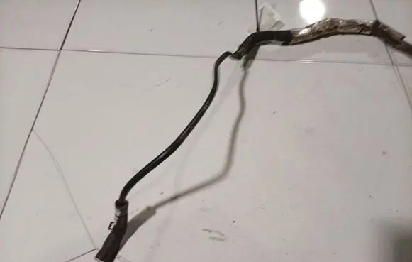 Audi A6 S6 C6 4F Engine coolant pipe/hose 