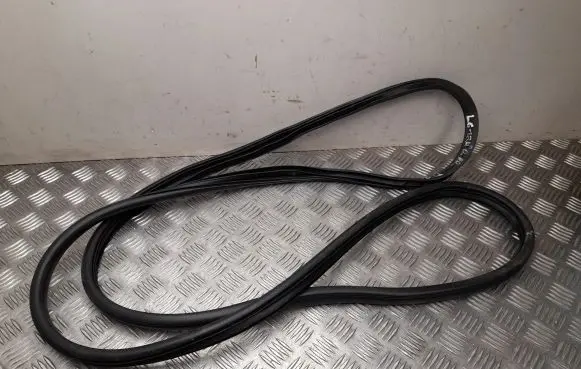 Subaru XV II Front door rubber seal 697