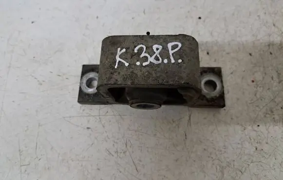 Honda CR-V Engine mount bracket