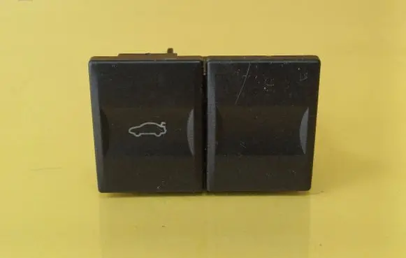 Ford Mondeo Mk III Tailgate opening switch 3S7T19B514AC