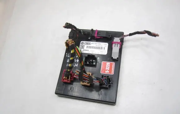 Audi A4 S4 B8 8K Comfort/convenience module 8K0907063 01022001 F005V00753