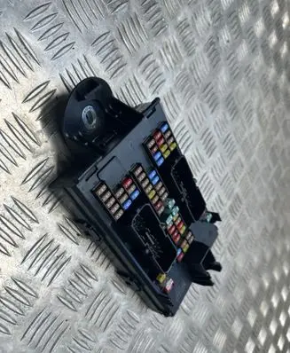 Volvo XC90 Fuse module 31682732 K067R
