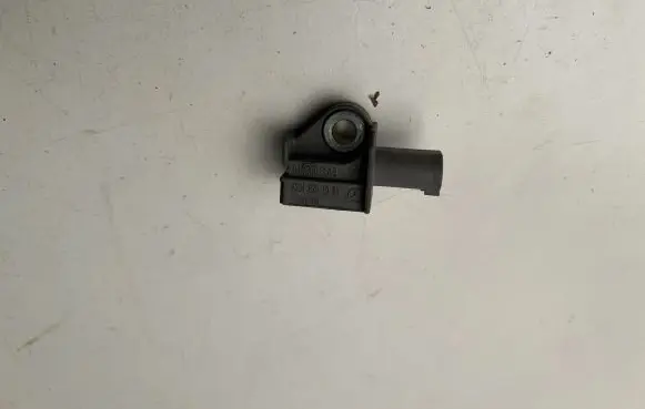 Mercedes-Benz C AMG W204 Airbag deployment crash/impact sensor A2048201985