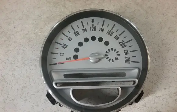 Mini One - Cooper Coupe R56 Speedometer (instrument cluster) 62116977077 67379411 9136193