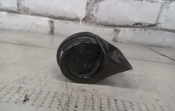 Skoda Octavia Mk2 (1Z) Horn signal 803881157