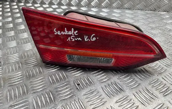 Tailgate rear/tail lights