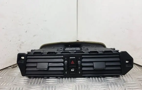 BMW 5 E60 E61 Dash center air vent grill 9112206
