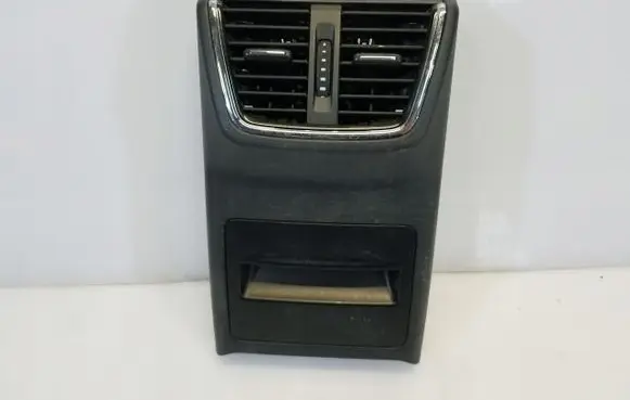 Skoda Octavia Mk3 (5E) Rear air vent grill 