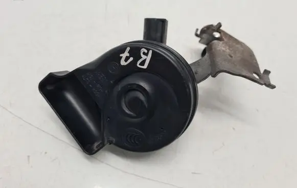 Volkswagen PASSAT B7 Horn signal A046522 7N0951223A