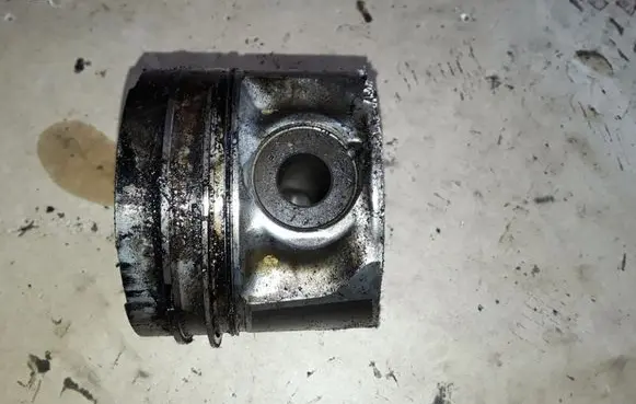Toyota Corolla Verso AR10 Piston NOCODE