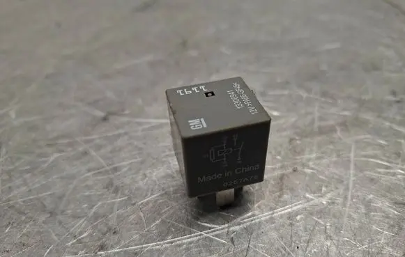 Opel Astra J Other relay 13306941