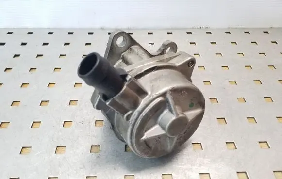 Renault Kangoo I Vacuum pump
