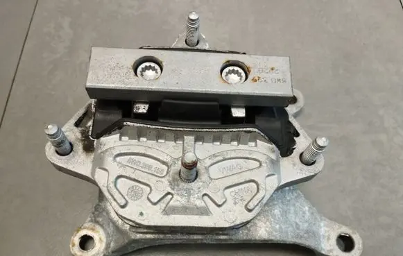 Audi A4 S4 B9 Gearbox mount 8W0399156
