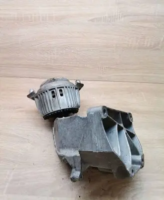 Mercedes-Benz E W212 Engine mount bracket A6512230004