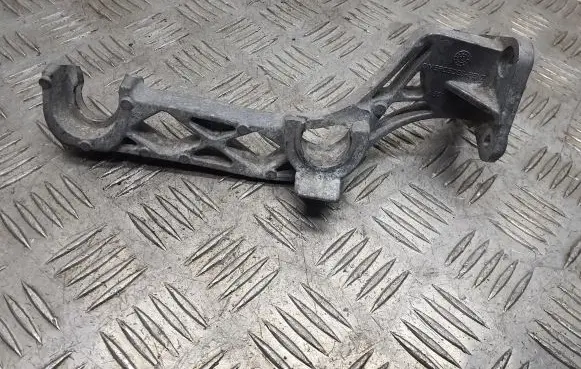 Infiniti Q70 Y51 Air filter cleaner box bracket assembly A6510941527