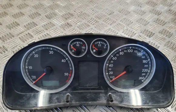 Volkswagen PASSAT B5.5 Speedometer (instrument cluster) 3B0920805A