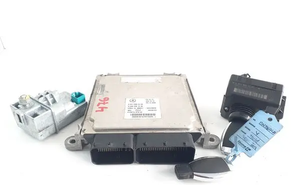 Mercedes-Benz C W204 Engine ECU kit and lock set A6519007500 A0064461540 A2079057101