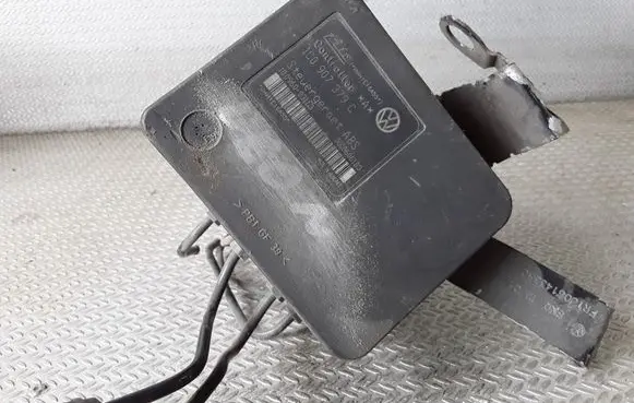 Volkswagen Golf IV ABS Pump 1C0907379C 10096003113
