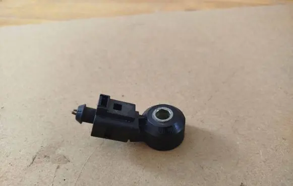 Volkswagen Golf V Detonation knock sensor 030905377C
