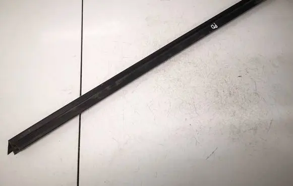 Skoda Roomster (5J) Front door glass trim molding 5J7837479