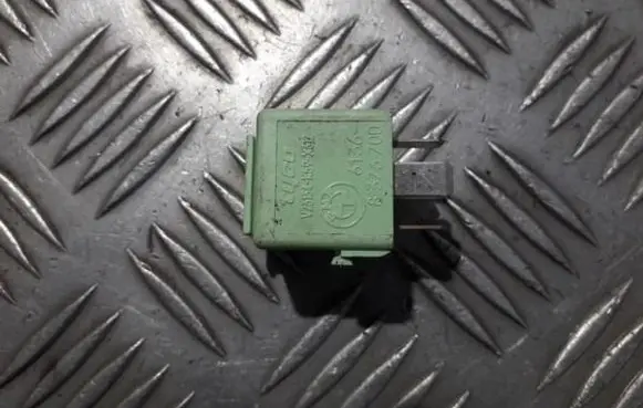 BMW 5 E39 Other relay 8373700 v23134-k59-x312