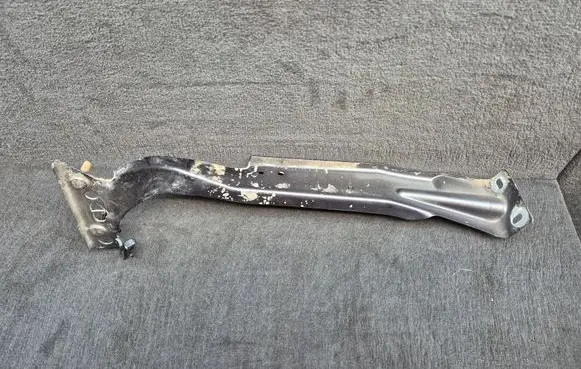Audi A4 S4 B8 8K Fender mounting bracket 8K0821136J