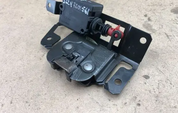 BMW 3 E46 Tailgate lock latch 51247201561 7201561 51247057364