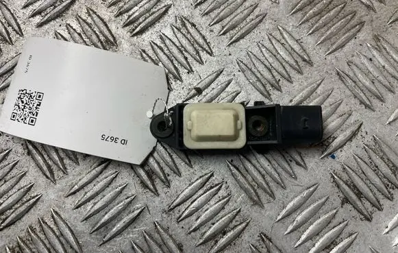 Mercedes-Benz E W211 Airbag deployment crash/impact sensor 0028201326 303754015