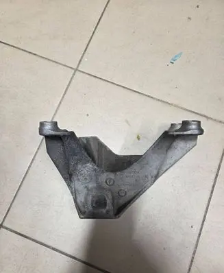 BMW 7 G11 G12 Engine mounting bracket 6870750 6876220