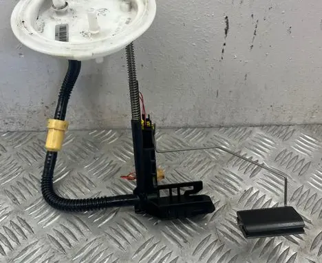 BMW 5 E60 E61 Fuel level sensor 0580204002 792131 7184479