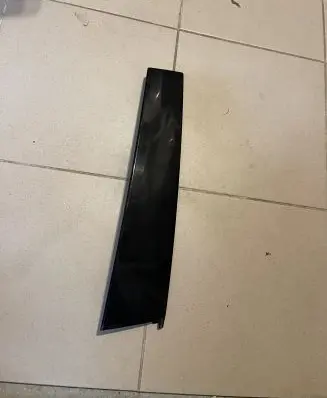 Front door glass trim molding