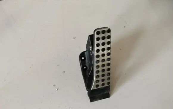 Mercedes-Benz CLS W257 Accelerator throttle pedal A2053000104