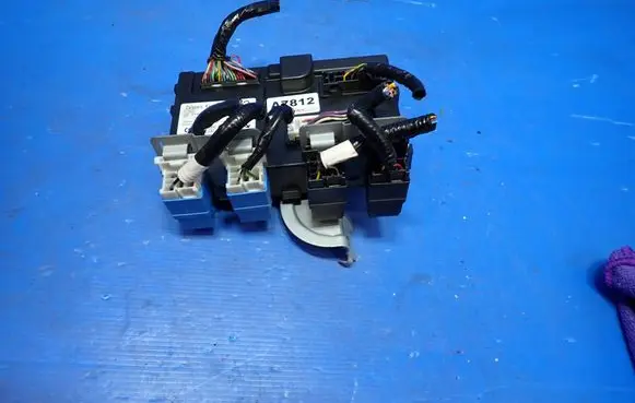 Nissan Juke I F15 Comfort/convenience module 284B11KA1C