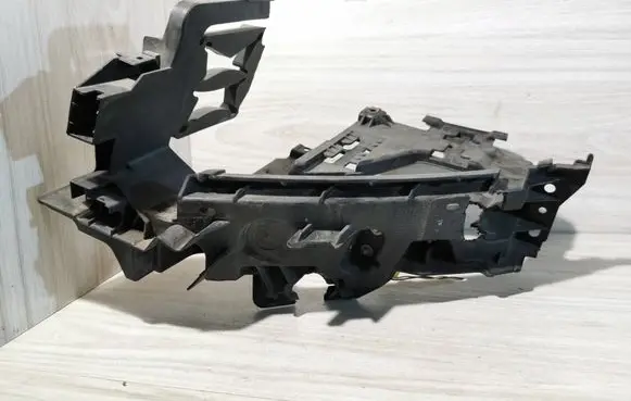 Audi Q5 SQ5 Headlight/headlamp mounting bracket 8P0805607 2003669