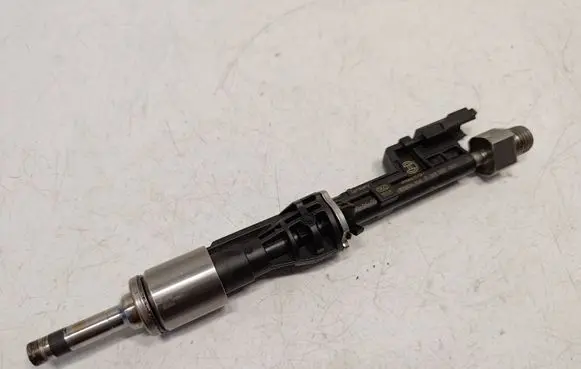 BMW 5 F10 F11 Fuel injector 13537568607