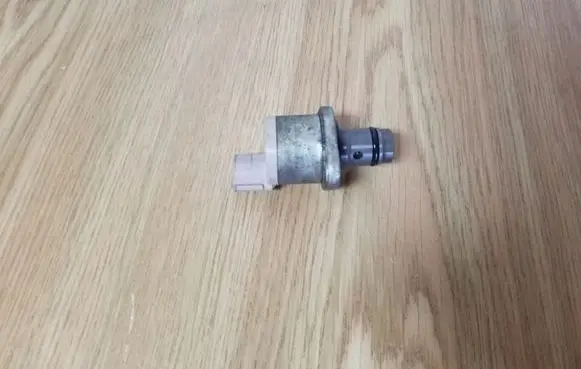 Mazda CX-7 Fuel pressure regulator 0360 05L19 201860