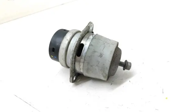 Porsche Cayenne (92A) Engine mount bracket 7L8199131F