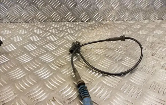 BMW 5 E39 ABS brake wheel speed sensor 69087059 611269087059
