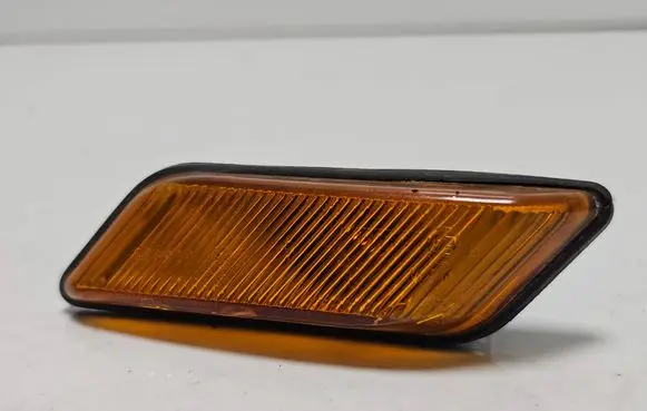 BMW Z3 E36 Front fender indicator light 8389536