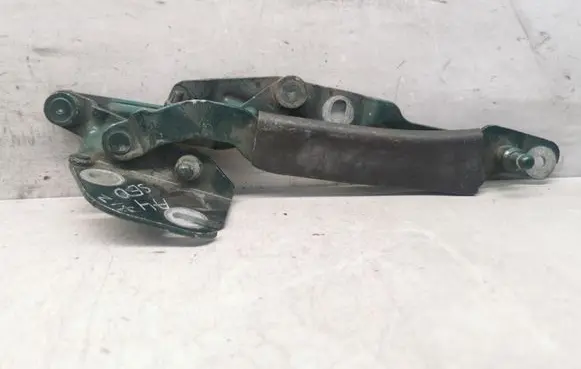 Audi A4 S4 B5 8D Tailgate/trunk/boot hinge 3B5827301A