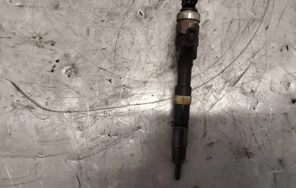 Toyota Avensis T250 Fuel injector 236700G010 04G30804