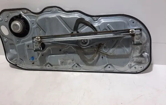 Volvo C30 Front door electric window regulator 8679979