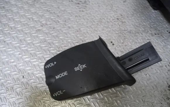 Ford Focus Sound control switch 758709