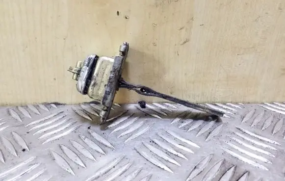 Opel Frontera B Front door check strap stopper