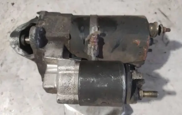 Volkswagen PASSAT B5 Starter motor 0001107068