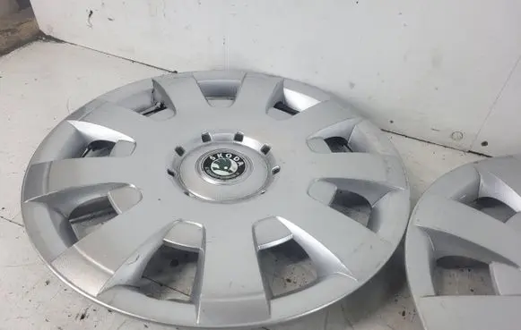 Skoda Octavia Mk2 (1Z) R16 wheel hub/cap/trim 8SD1426