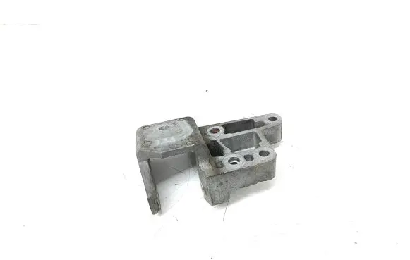 Engine mounting bracket
