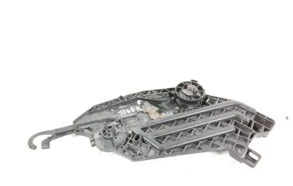 Skoda Octavia Mk2 (1Z) Headlight/headlamp mounting bracket 17035201