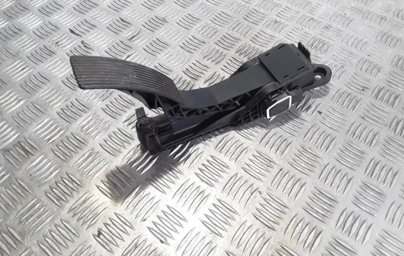 Mercedes-Benz ML W164 Accelerator throttle pedal A1643000004